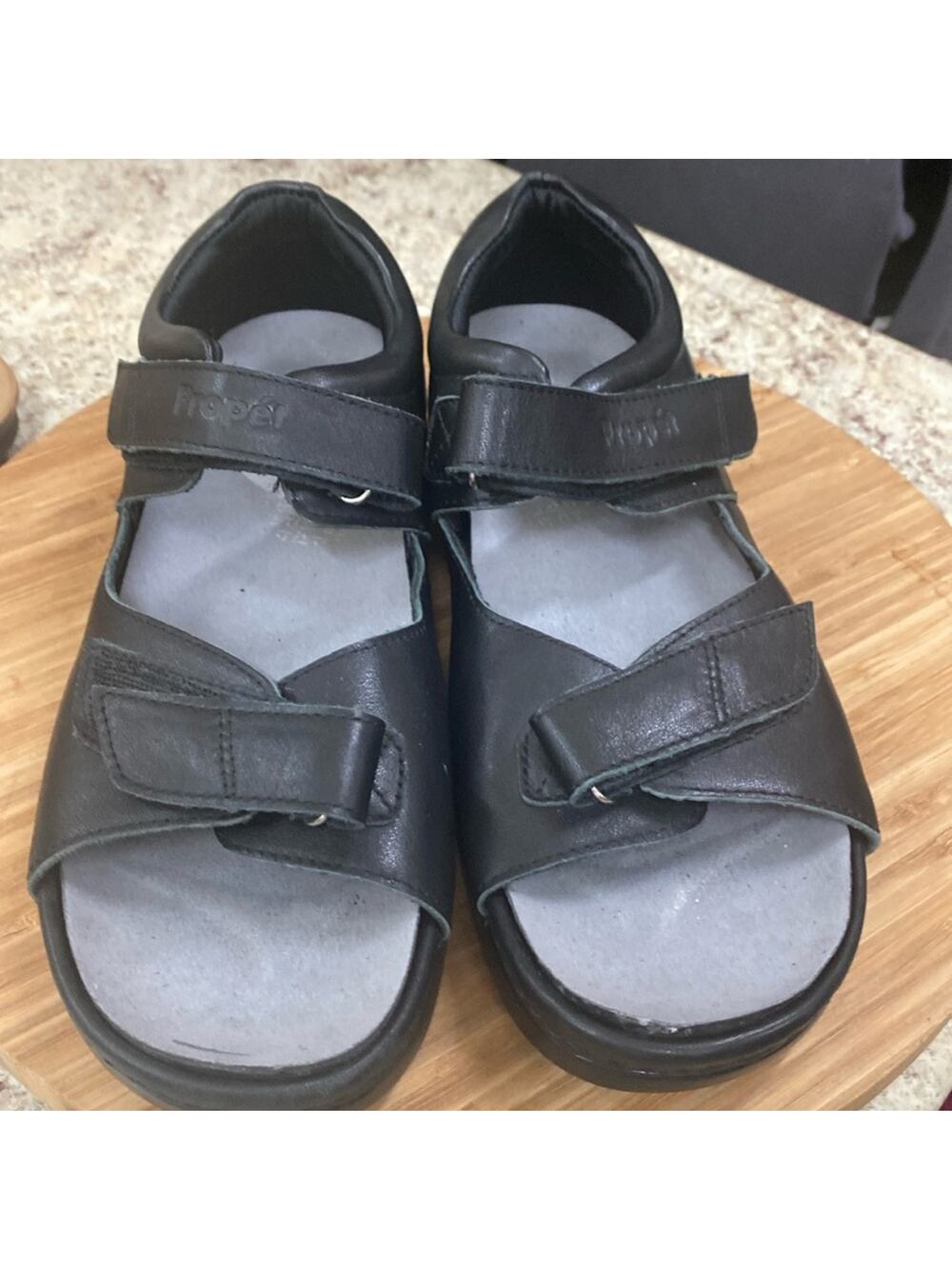Propet black leather women’s 9.5 strappy 1 inch heeled sandal shoes